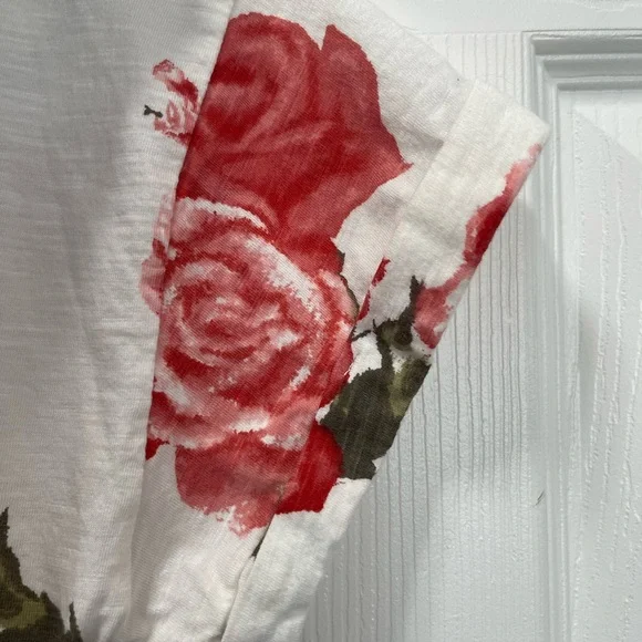 Floral V-Neck Women's Top - White and Red - Picture 5 of 5